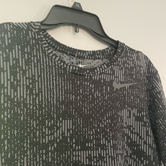 Nike Dri-fit shirt - Picture 2 of 5